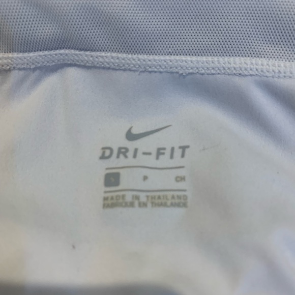 White dry fit Nike shorts - Picture 4 of 4